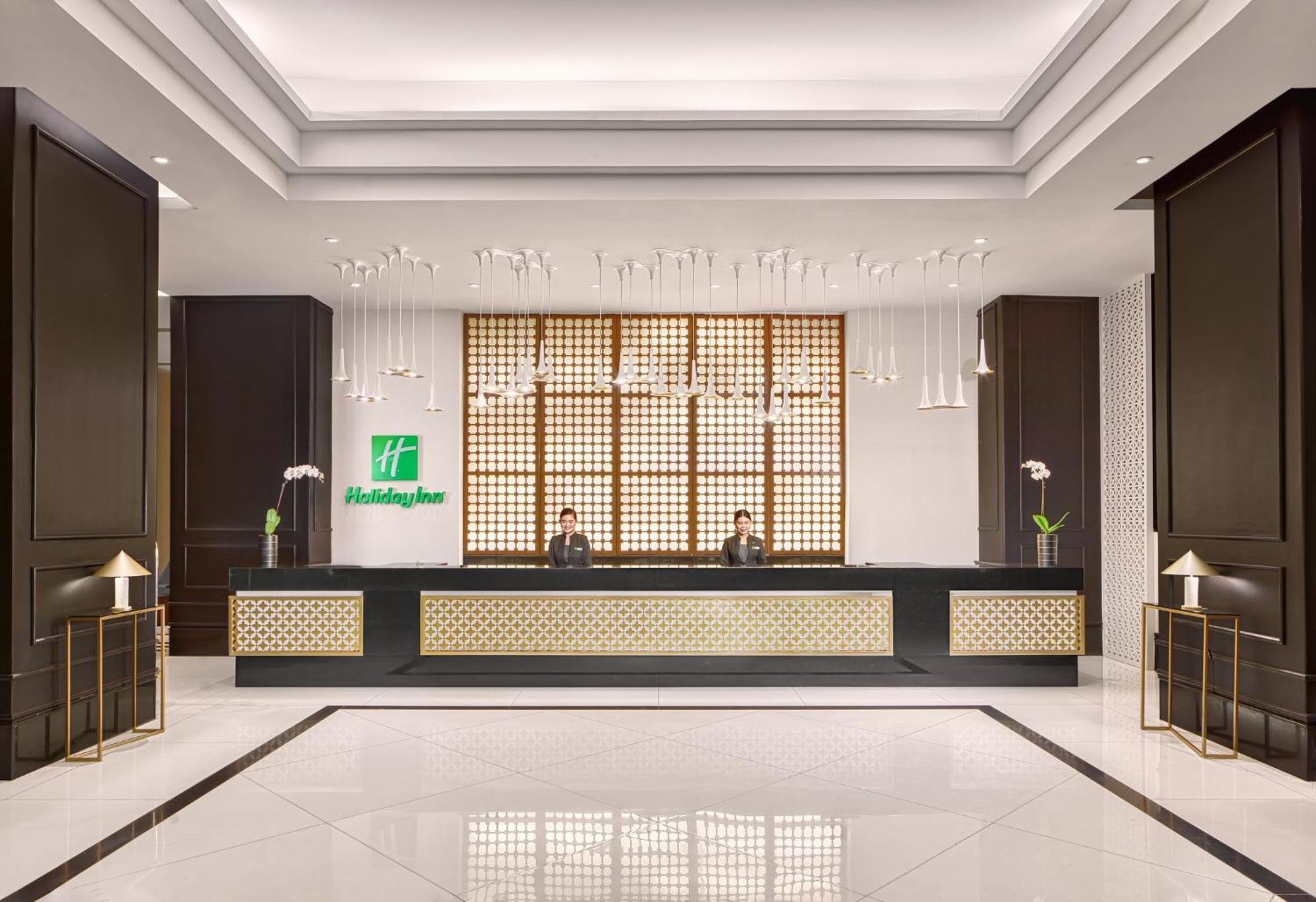 Holiday Inn & Suites Manila Galleria By Ihg Pasig City Екстер'єр фото