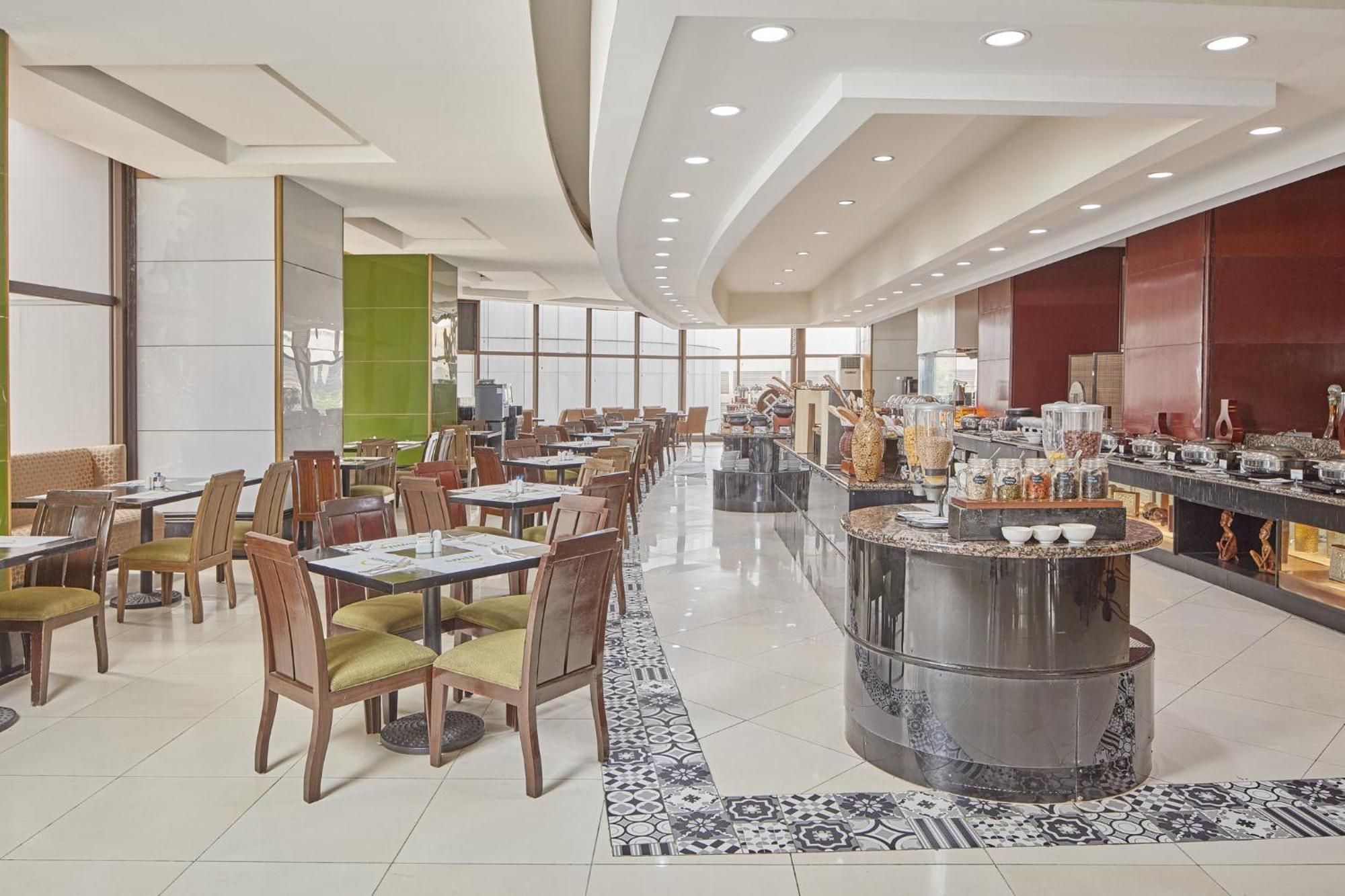 Holiday Inn & Suites Manila Galleria By Ihg Pasig City Екстер'єр фото
