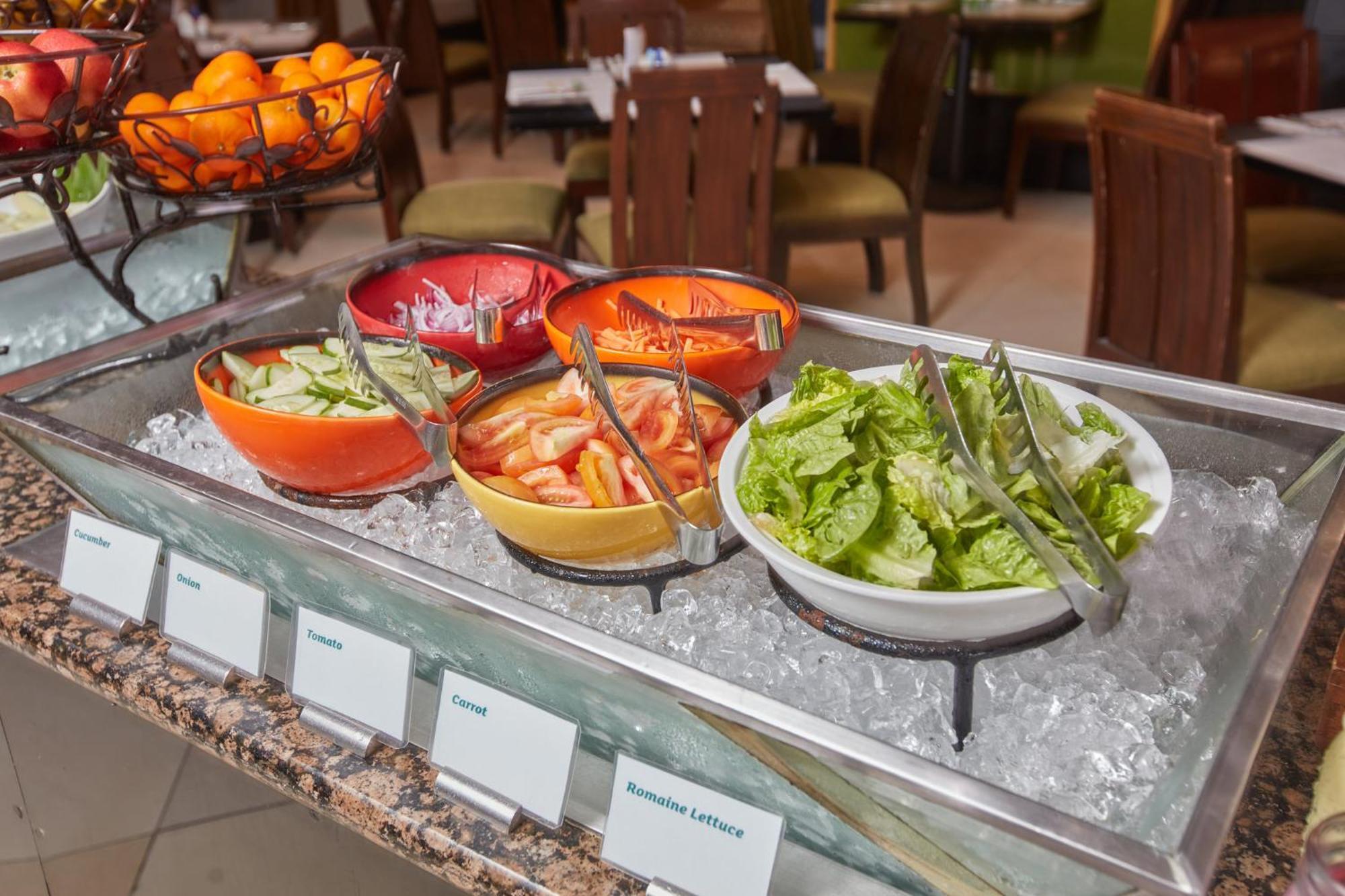 Holiday Inn & Suites Manila Galleria By Ihg Pasig City Екстер'єр фото