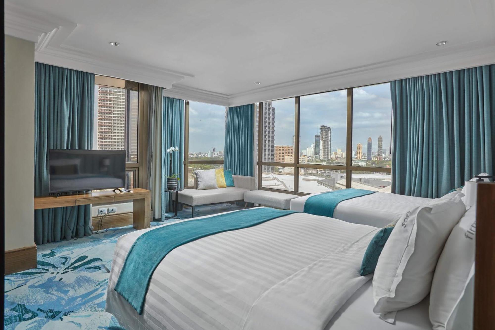Holiday Inn & Suites Manila Galleria By Ihg Pasig City Екстер'єр фото
