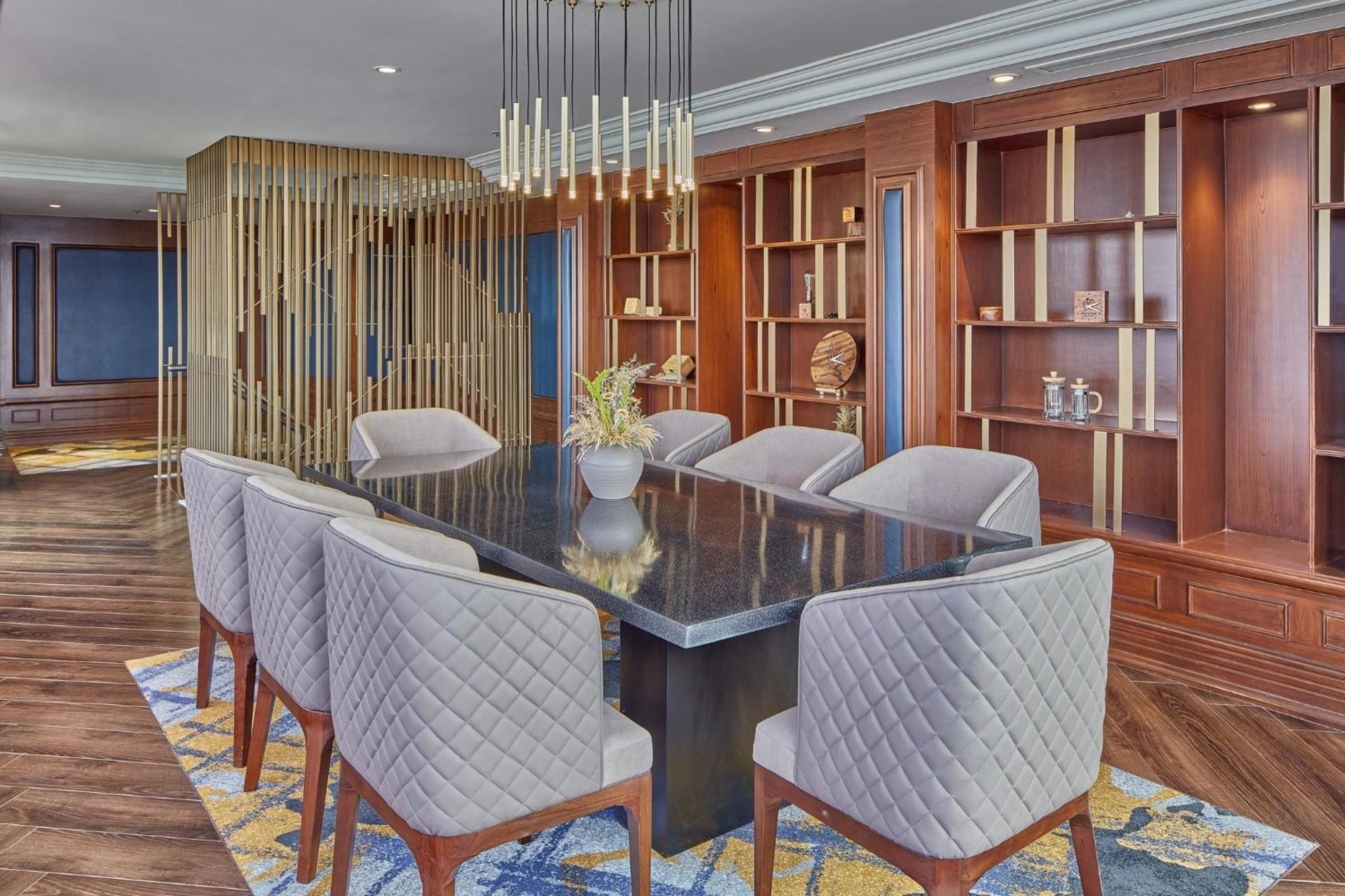 Holiday Inn & Suites Manila Galleria By Ihg Pasig City Екстер'єр фото