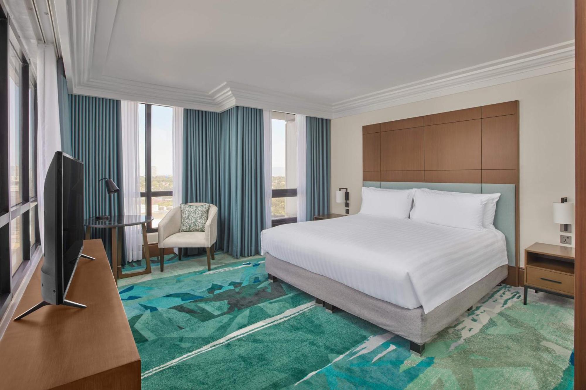 Holiday Inn & Suites Manila Galleria By Ihg Pasig City Екстер'єр фото