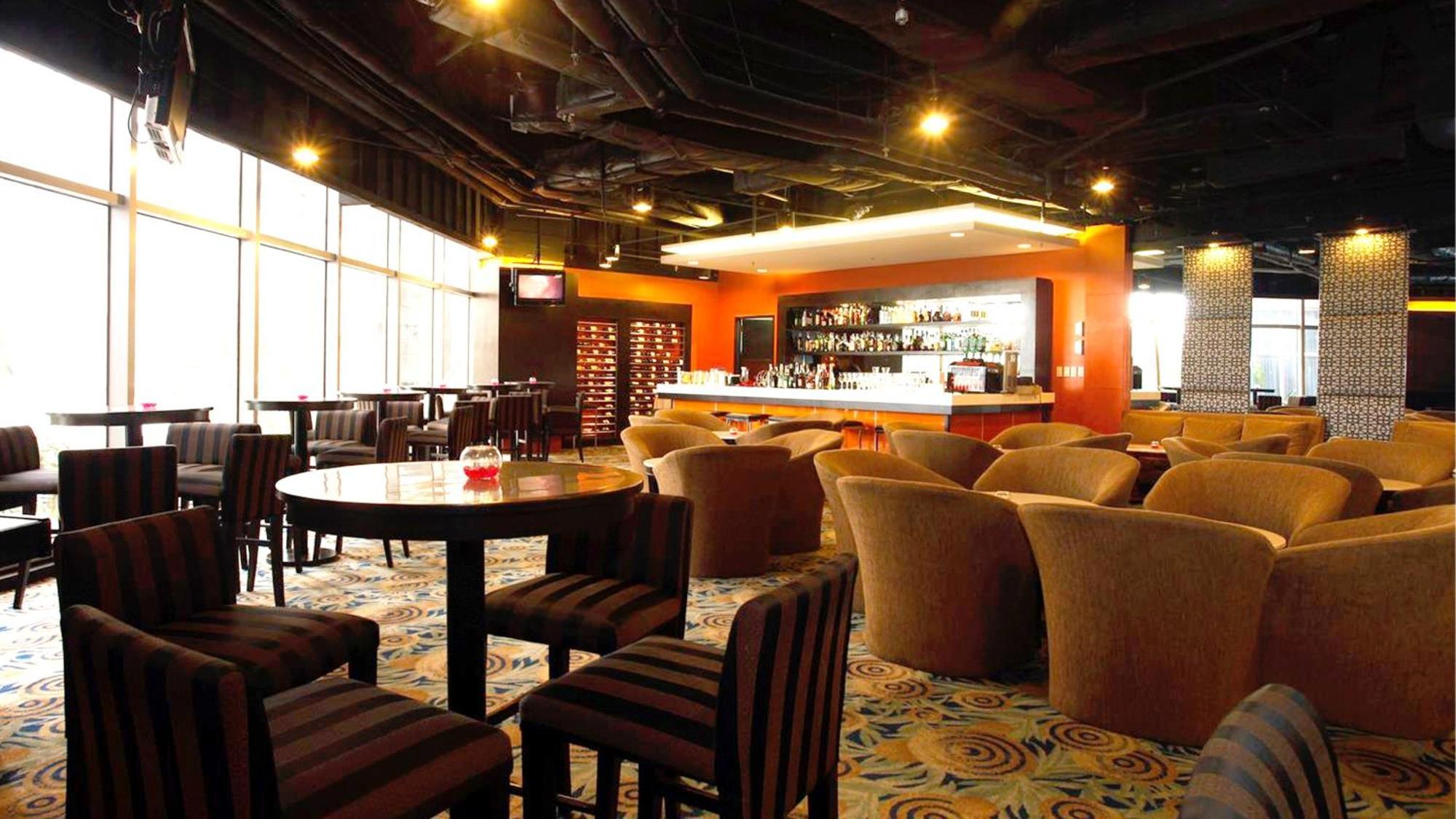 Holiday Inn & Suites Manila Galleria By Ihg Pasig City Екстер'єр фото